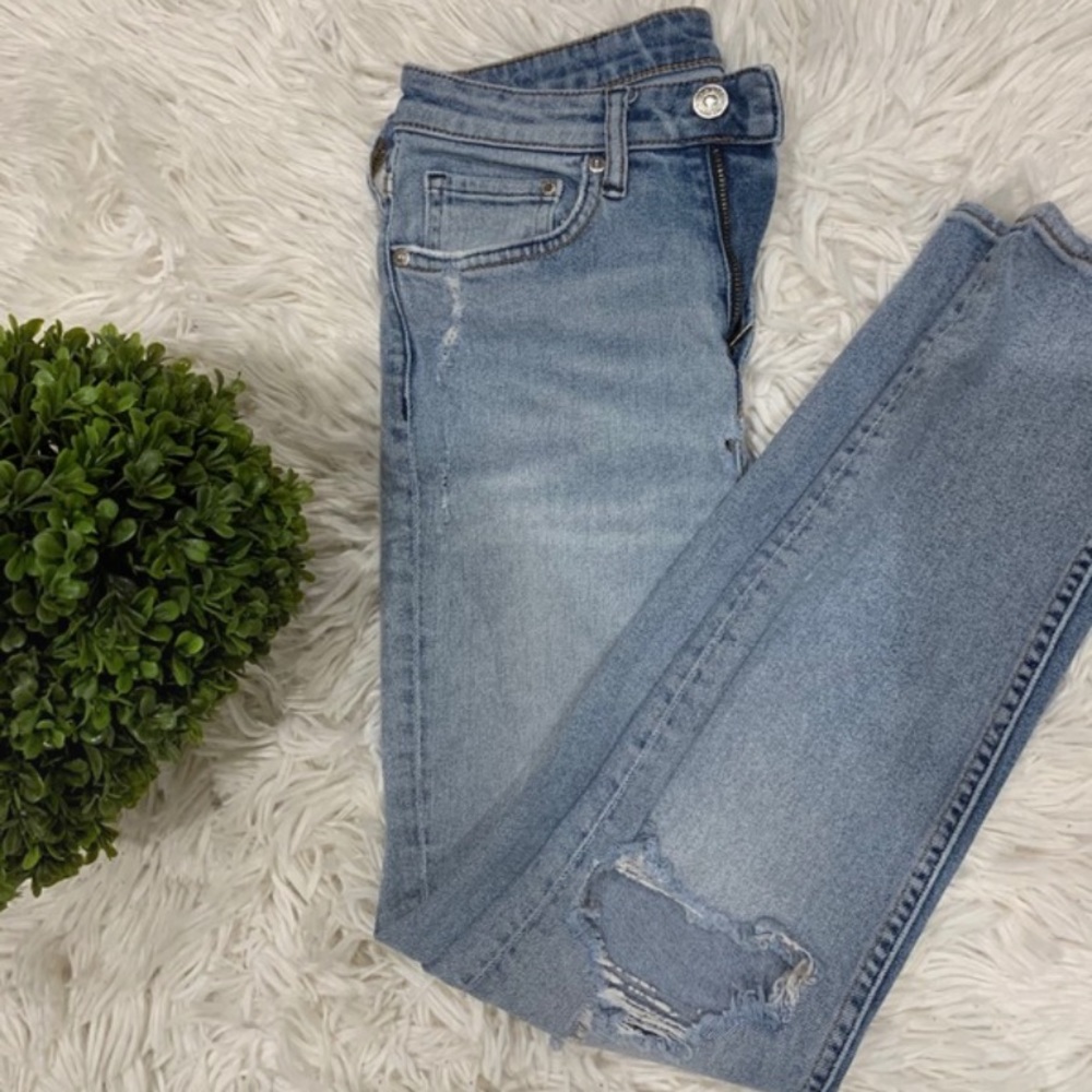 Light-Wash Ripped Jeans